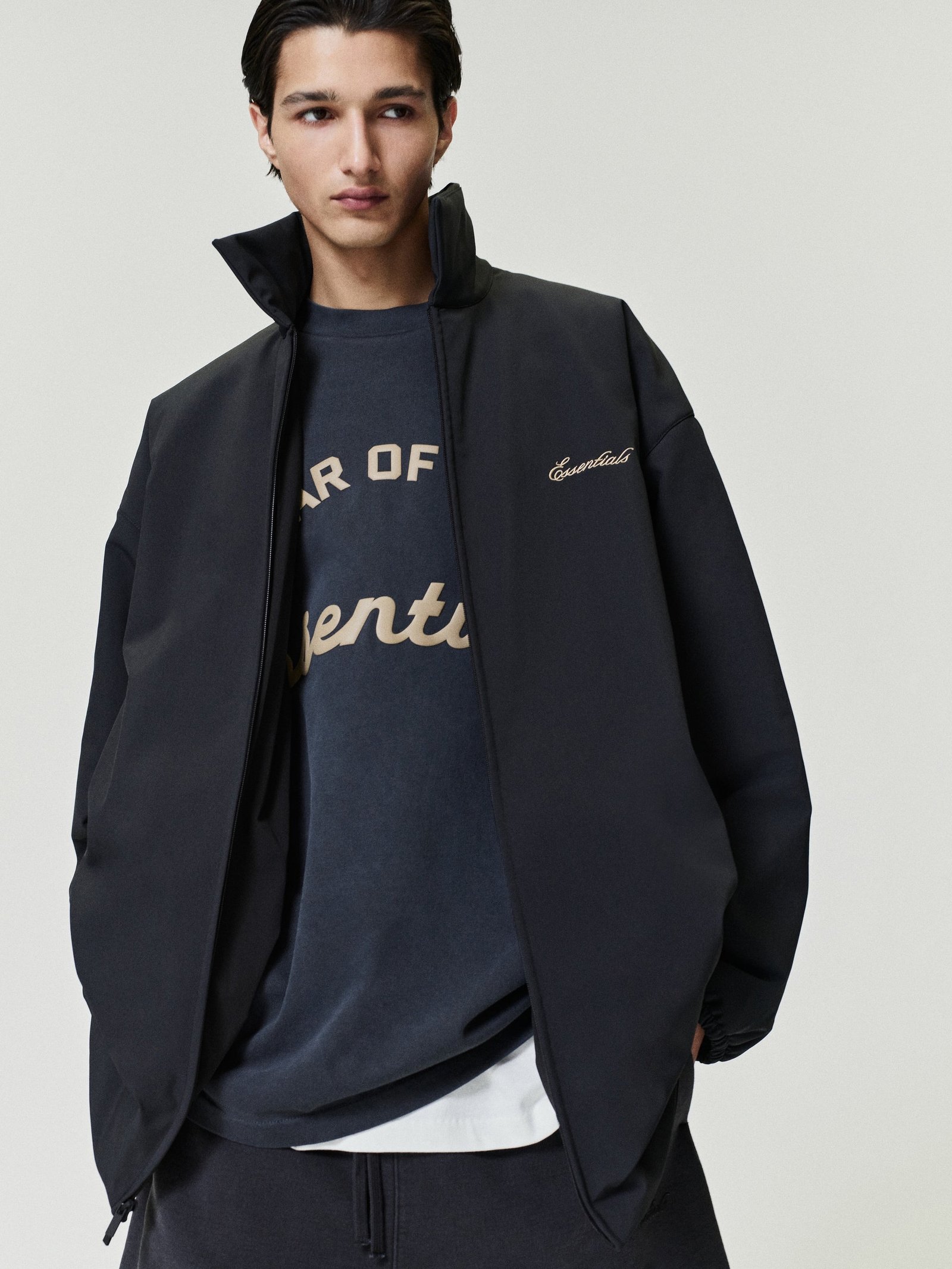 Футболка FEAR OF GOD ESSENTIALS - Фото 2 Футболка FEAR OF GOD ESSENTIALS - Фото 2